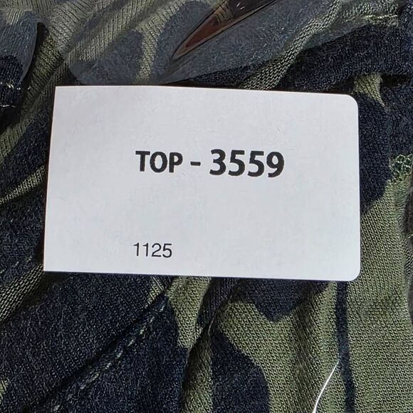 Maurices 24/7 Olive Floral Print Top Size L - Picture 6 of 6